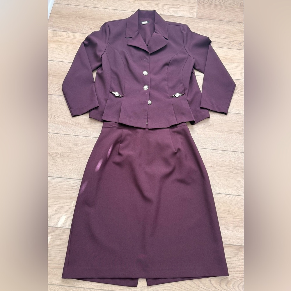 Elegant Women's Plum Skirt Suit